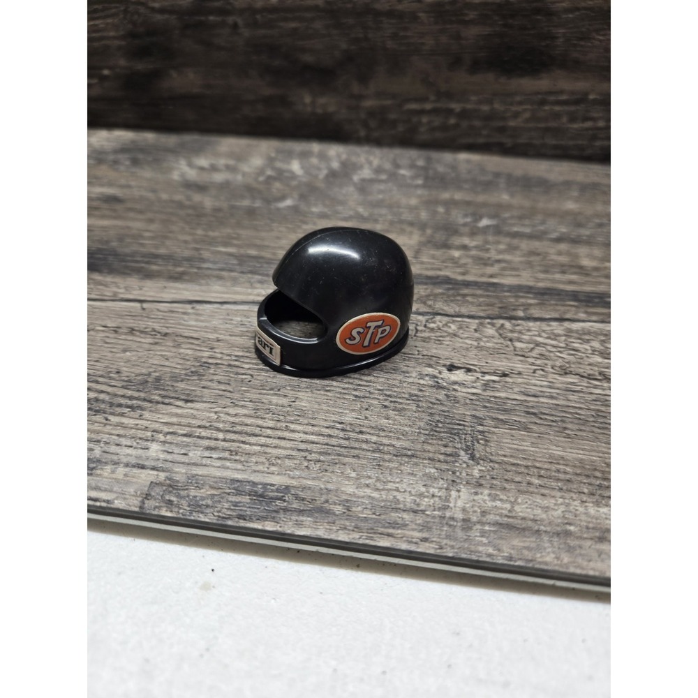 VINTAGE Ferrari‎ Stp Nascar Indy MINI  HELMET GUMBALL VENDING MACHINE 2"